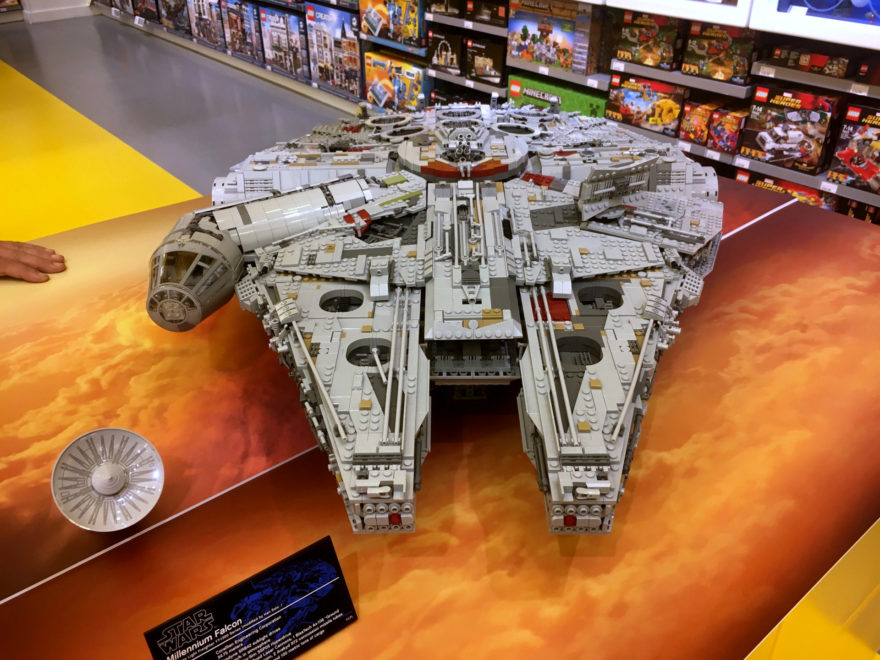 LEGO® Star Wars™ 75192 UCS Millennium Falcon™ am Force Friday Bild 1 | ©2017 Brickzeit