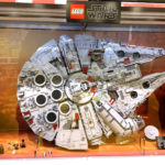 LEGO® Star Wars™ 75192 UCS Millennium Falcon™ im Schaukasten | ©2017 Brickzeit