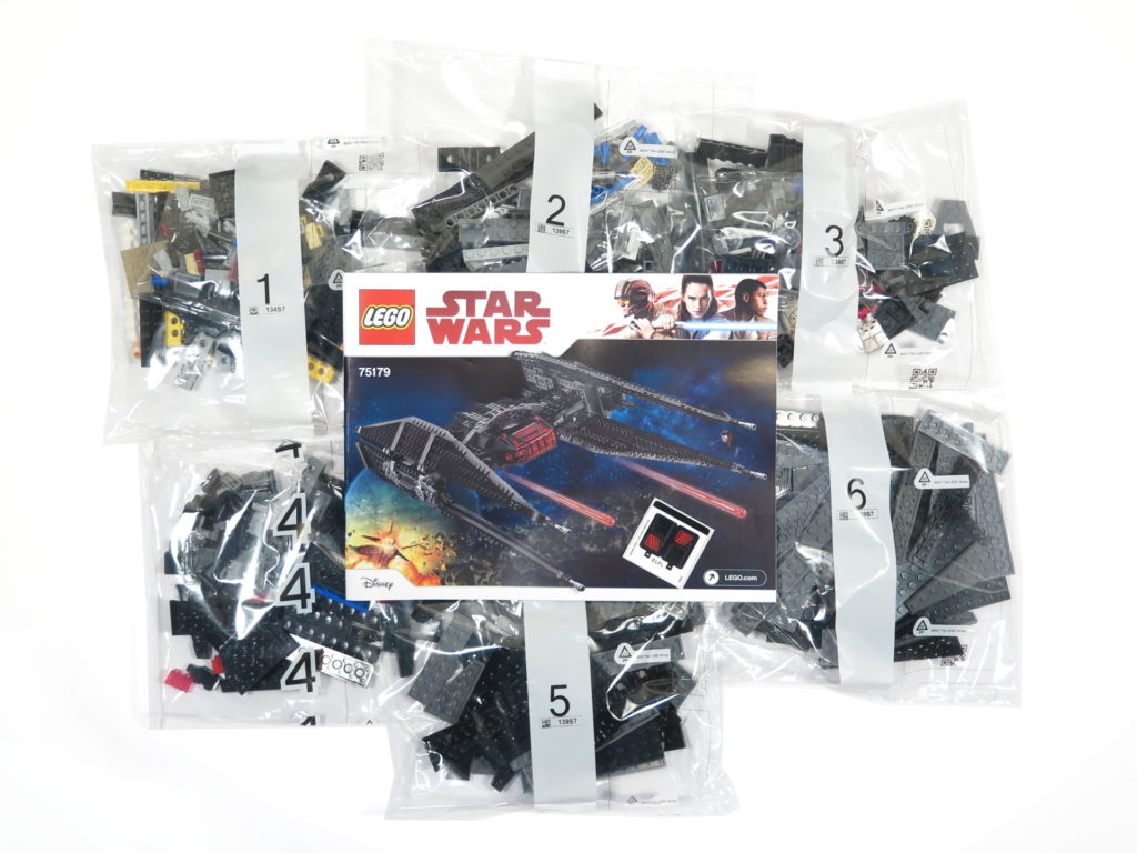 LEGO® Star Wars™ 75179 Kylo Ren's TIE Fighter - Inhalt | ©2018 Brickzeit