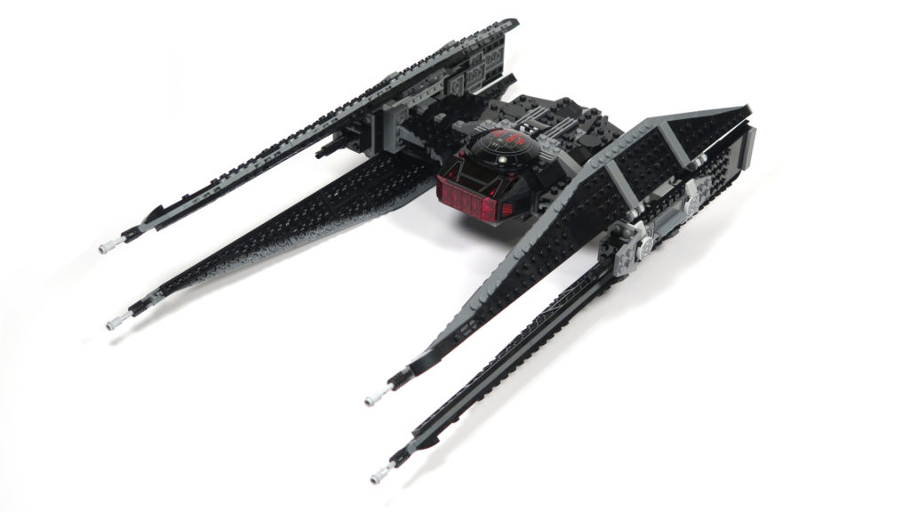 LEGO® Star Wars™ 75179 Kylo Ren's TIE Fighter - Bauabschnitt 5 & 6 - Vorderseite schräg | ©2018 Brickzeit