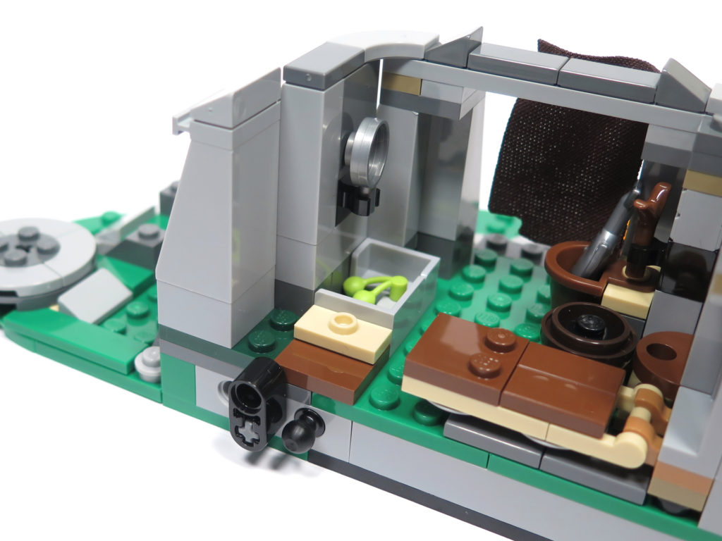 LEGO® Star Wars™ 75200 Ahch-To Island™ Training - Innen linke Seite Vorratskiste | ©2018 Brickzeit