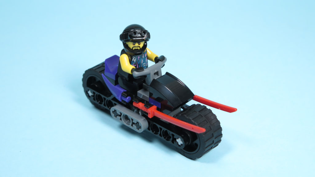 LEGO® NINJAGO® Polybag 30351 Sons of Garmadon - Perspektive mit Minifigur | ©2018 Brickzeit
