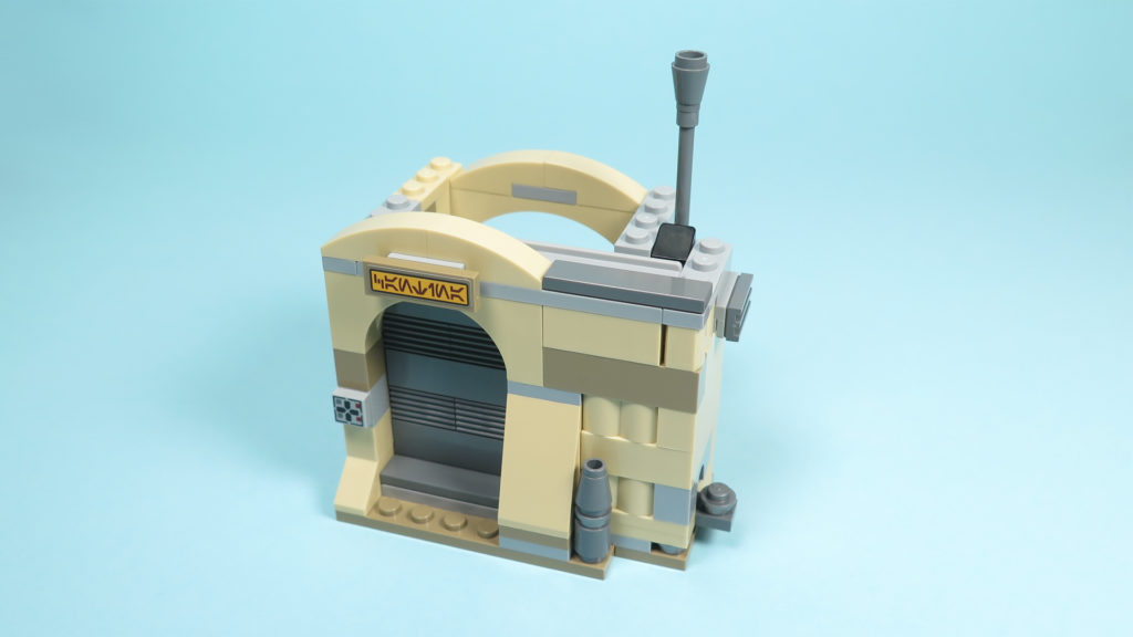 LEGO® Star Wars™ 75205 Mos Eisley Cantina™ - Bauabschnitt 2 - Eingang - Tür geschlossen | ©2018 Brickzeit