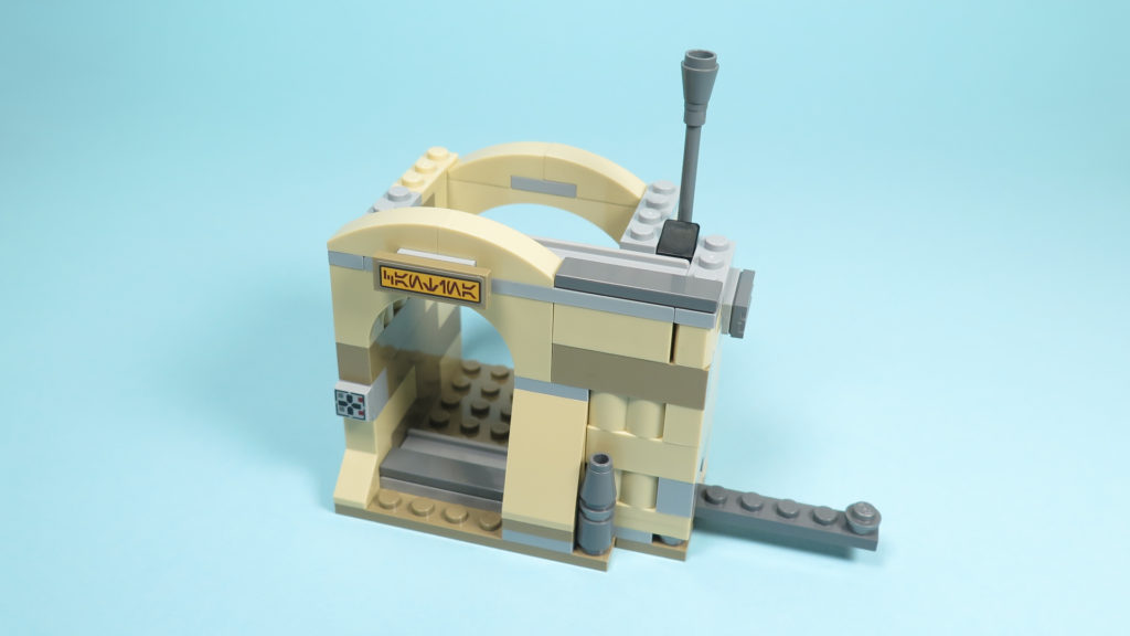 LEGO® Star Wars™ 75205 Mos Eisley Cantina™ - Bauabschnitt 2 - Eingang - Tür offen | ©2018 Brickzeit