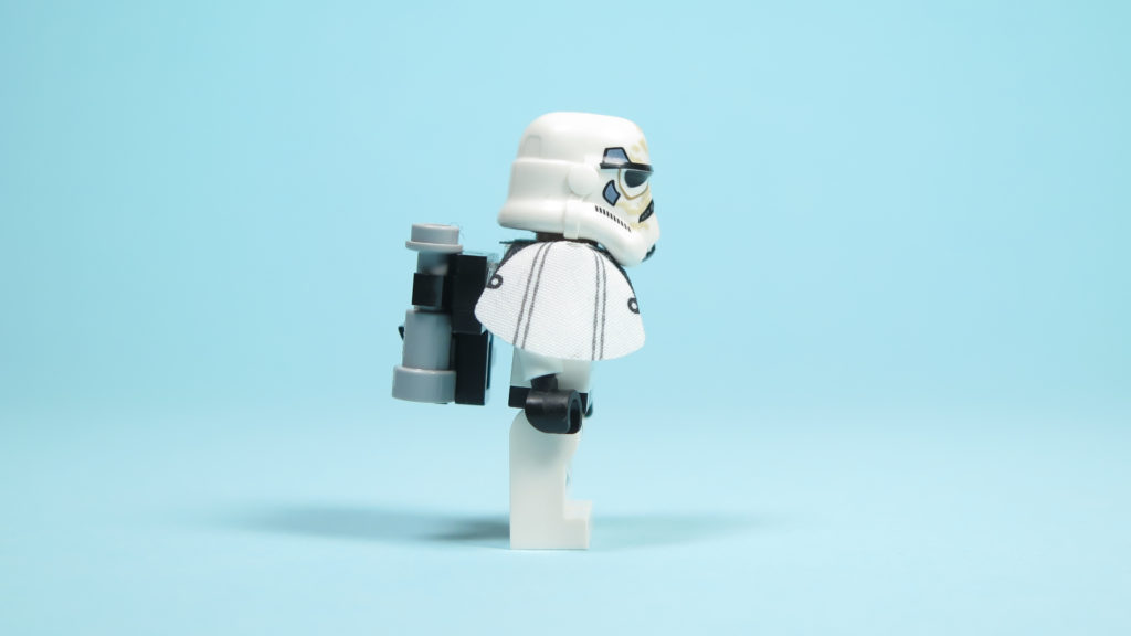 LEGO® Star Wars™ 75205 Mos Eisley Cantina™ - Sandtrooper - rechte Seite | ©2018 Brickzeit