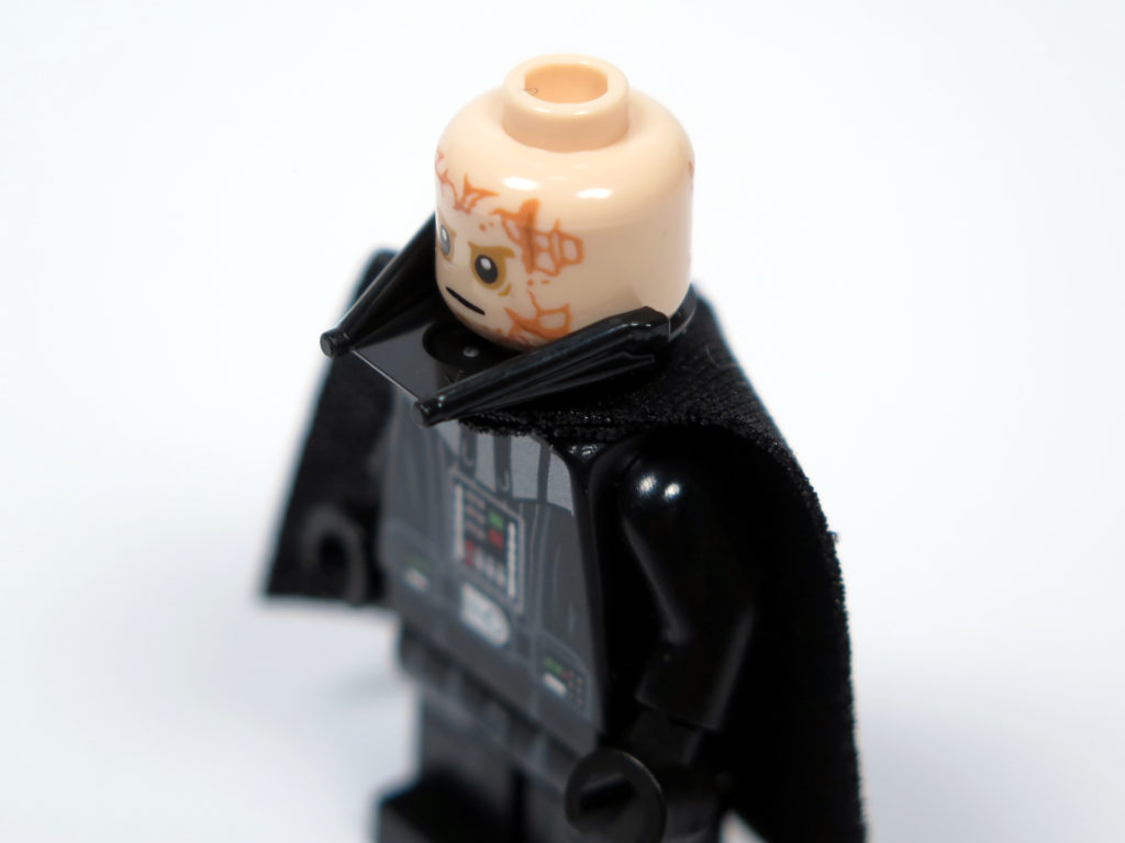 LEGO® Star Wars™ 75183 Darth Vader™ Transformation - Darth Vader ohne Helm, Nahaufnahme Kinnteil | ©2018 Brickzeit