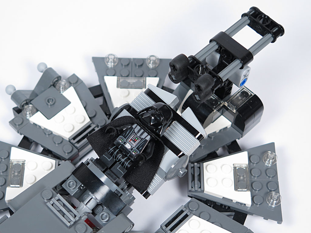 LEGO® Star Wars™ 75183 Darth Vader™ Transformation - Helm montiert | ©2018 Brickzeit