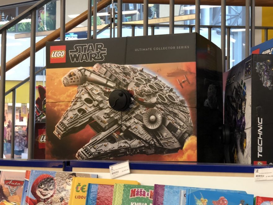 LEGO® Star Wars™ UCS Millennium Falcon (75192) bei Bambule in Tschechien | ©2018 Brickzeit