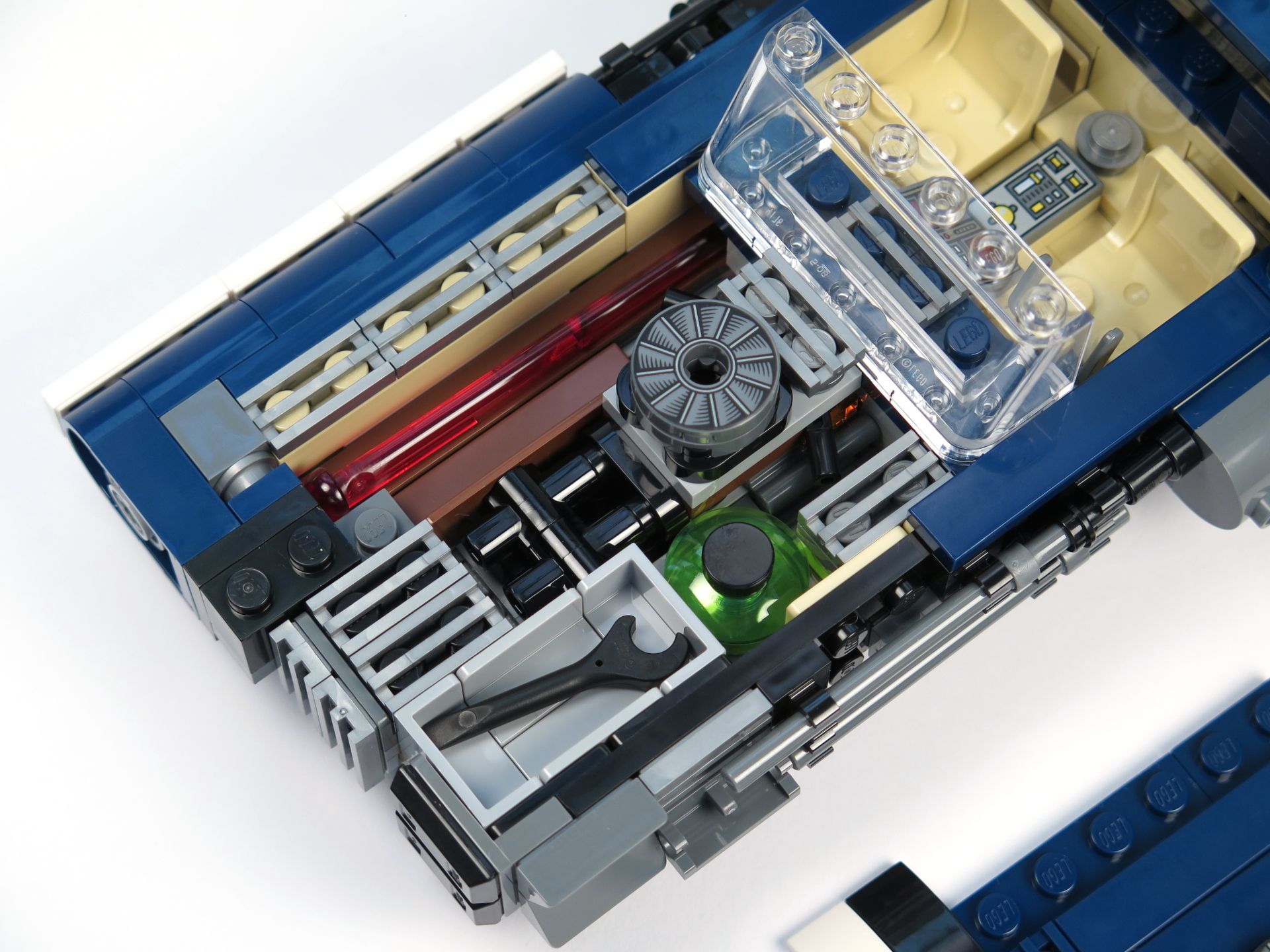 LEGO® Star Wars™ Han Solo's Landspeeder™ (75209) - Motorraum mit Zubehör | ©2018 Brickzeit