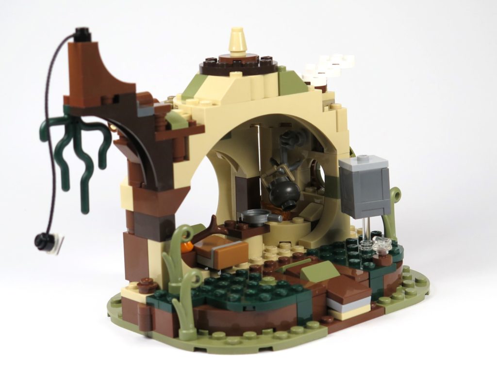 LEGO® Star Wars™ Yoda's Hütte (75208) - Hütte links hinten | ©2018 Brickzeit