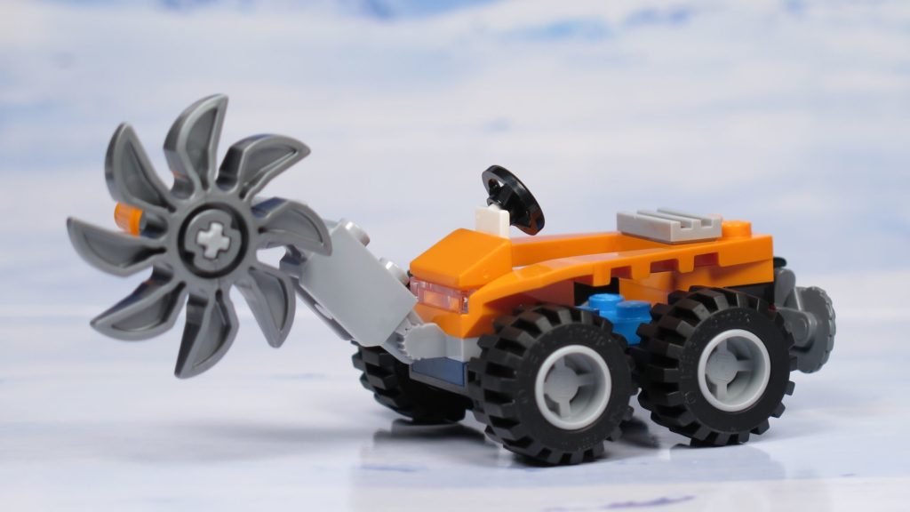 LEGO® City Arktis Eissäge - Fahrzeug, links vorne | ®2018 Brickzeit
