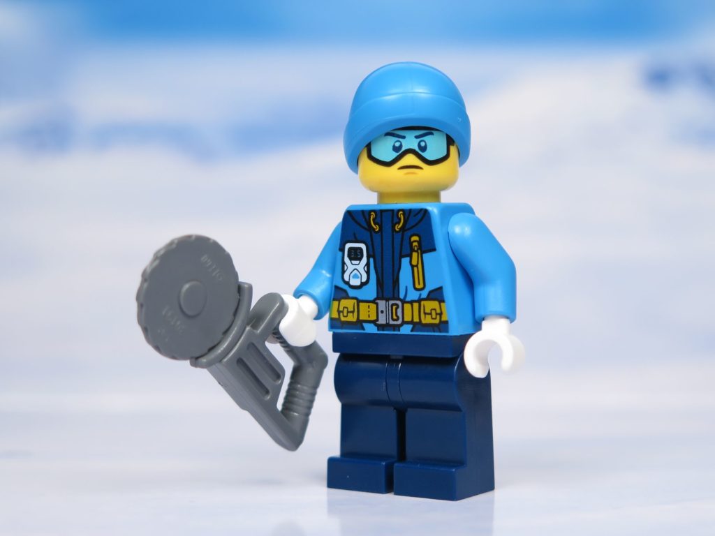 LEGO® City Arktis Eissäge - Minifigur mit Handsäge | ®2018 Brickzeit