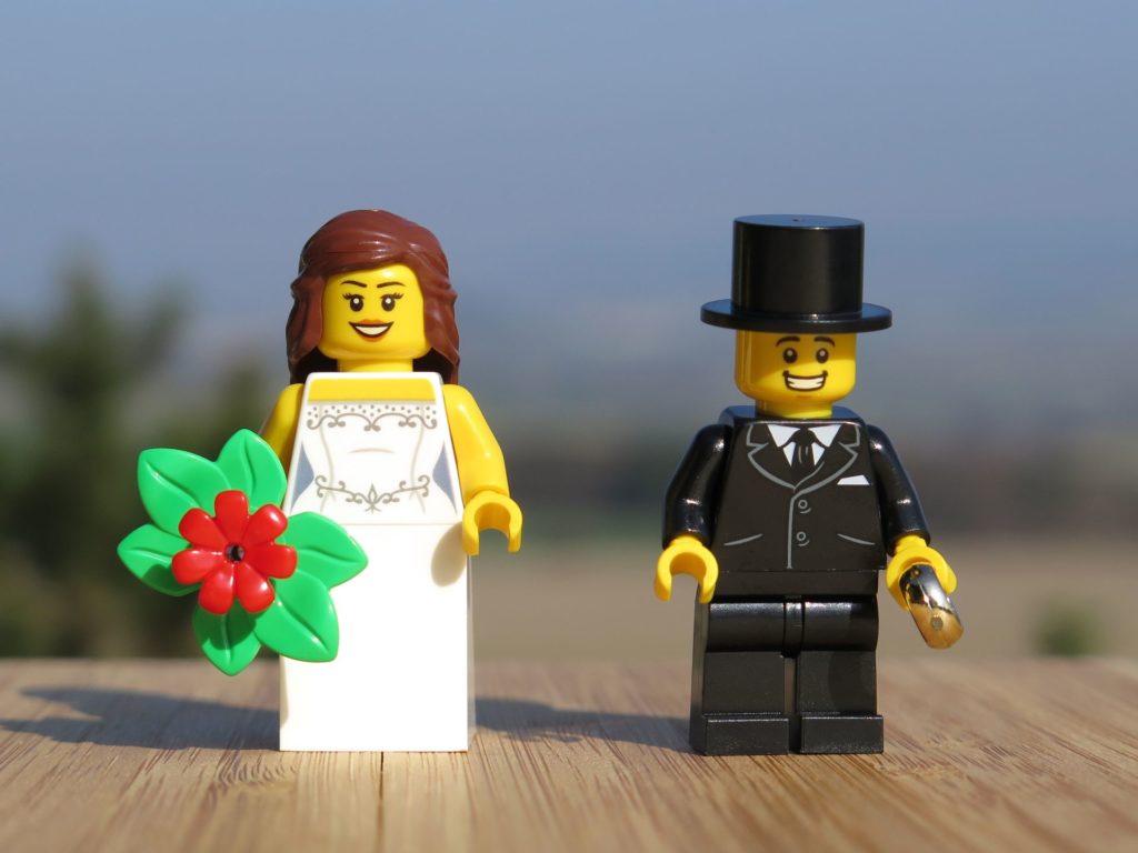 LEGO® Minifiguren Hochzeits-Set 2018 (40197) - Brautpaar | ©2018 Brickzeit
