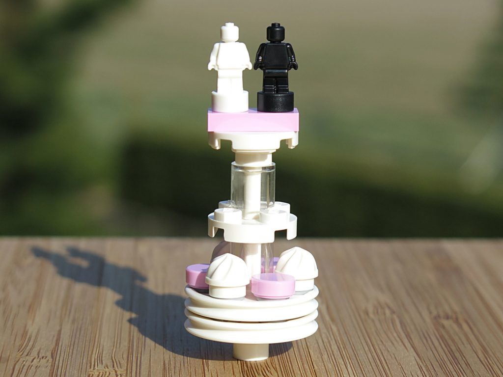 LEGO® Minifiguren Hochzeits-Set 2018 (40197) - Hochzeitstorte | ©2018 Brickzeit