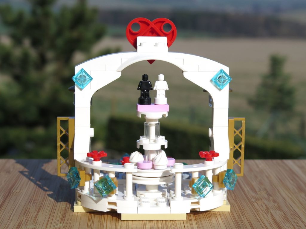 LEGO® Minifiguren Hochzeits-Set 2018 (40197) - Pavillon Rückseite | ©2018 Brickzeit