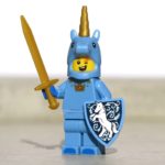 LEGO® Minifiguren Serie 18 (71021) - Einhornmann Vorderseite | ©2018 Brickzeit