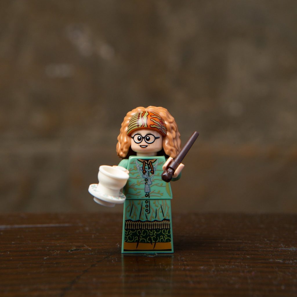 LEGO® Harry Potter Minifiguren Serie (71022) - Sybill Trelawney | ©2018 LEGO Gruppe