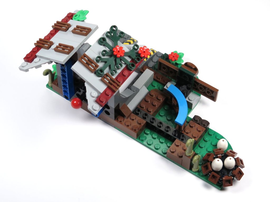 LEGO® Jurassic World Carnotaurus (75929) - Bauabschnitt 4 - hinten, oben | ©2018 Brickzeit