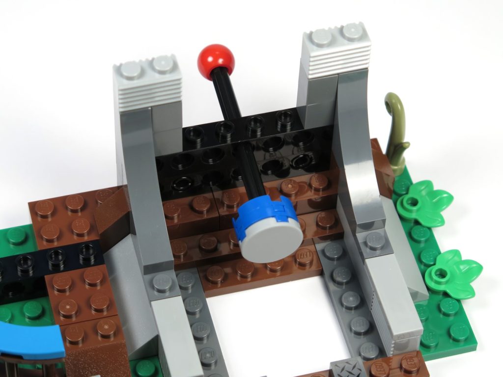 LEGO® Jurassic World Carnotaurus (75929) - Bauabschnitt 4, Teil 2 - Auswurfmechanismus | ©2018 Brickzeit
