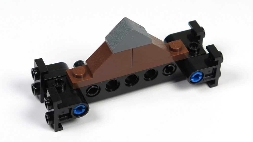 LEGO® Jurassic World Carnotaurus (75929) - Bauabschnitt 4, Teil 4 - Giebel, Rückseite | ©2018 Brickzeit