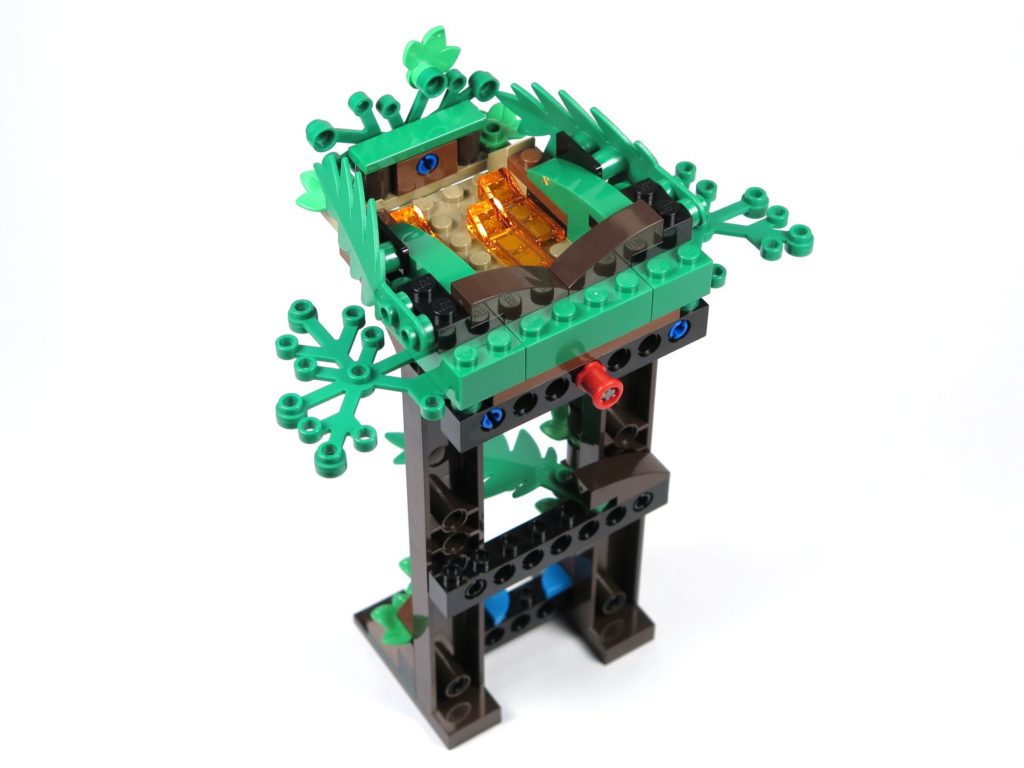 LEGO® Jurassic World Carnotaurus (75929) - Bauabschnitt 5, Teil 4 - Turm Rückseite | ©2018 Brickzeit