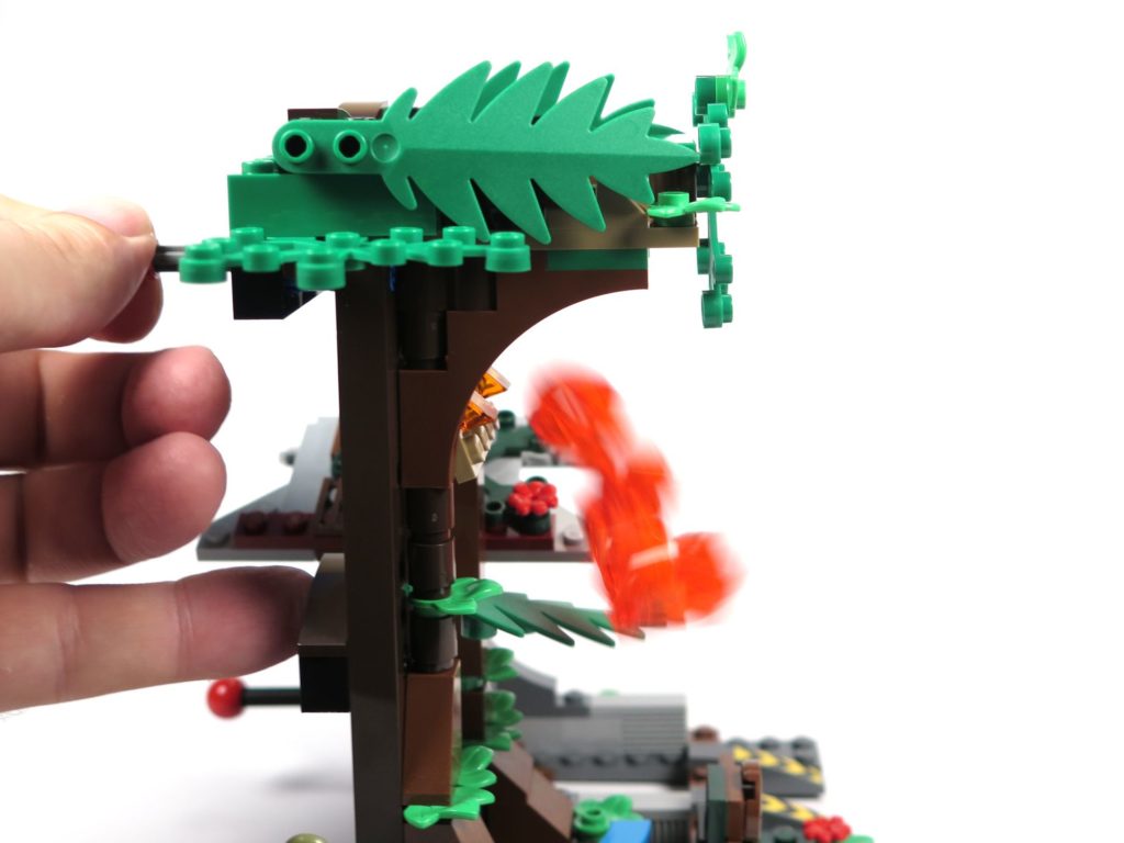LEGO® Jurassic World Carnotaurus (75929) - Lava fällt | ©2018 Brickzeit