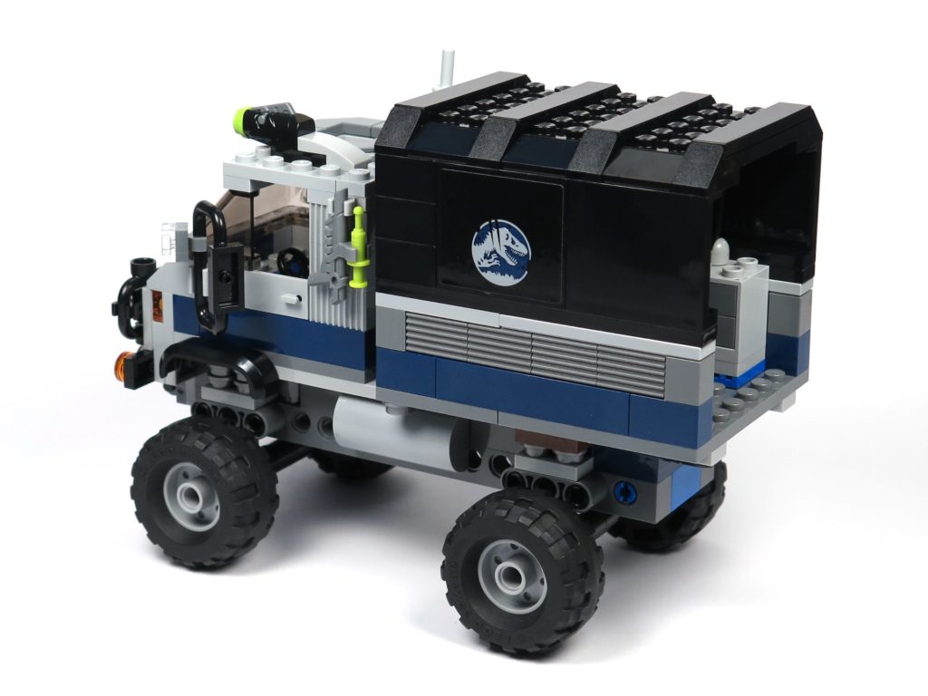 LEGO® Jurassic World Carnotaurus (75929) - Truck, hinten links | ©2018 Brickzeit