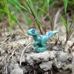 LEGO® Jurassic World™ Spielgehege für Baby-Velociraptor (30382) - Blue am Abrund | ®2018 Brickzeit