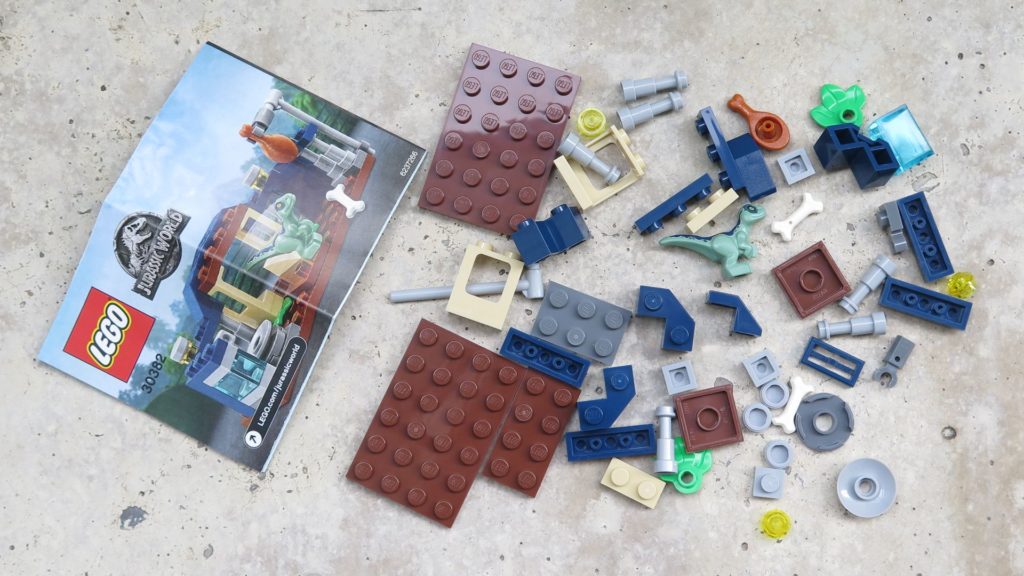 LEGO® Jurassic World™ Spielgehege für Baby-Velociraptor (30382) - Polybag Inhalt | ®2018 Brickzeit