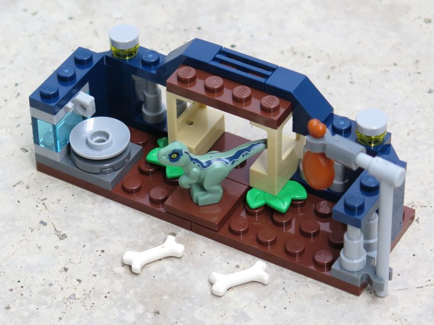 LEGO® Jurassic World™ Spielgehege für Baby-Velociraptor (30382) - Titelbild | ®2018 Brickzeit