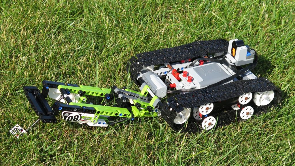 LEGO® Technic Ferngesteuerter Tracked Racer (42065) - Verkleidung geöffnet | ©2018 Brickzeit