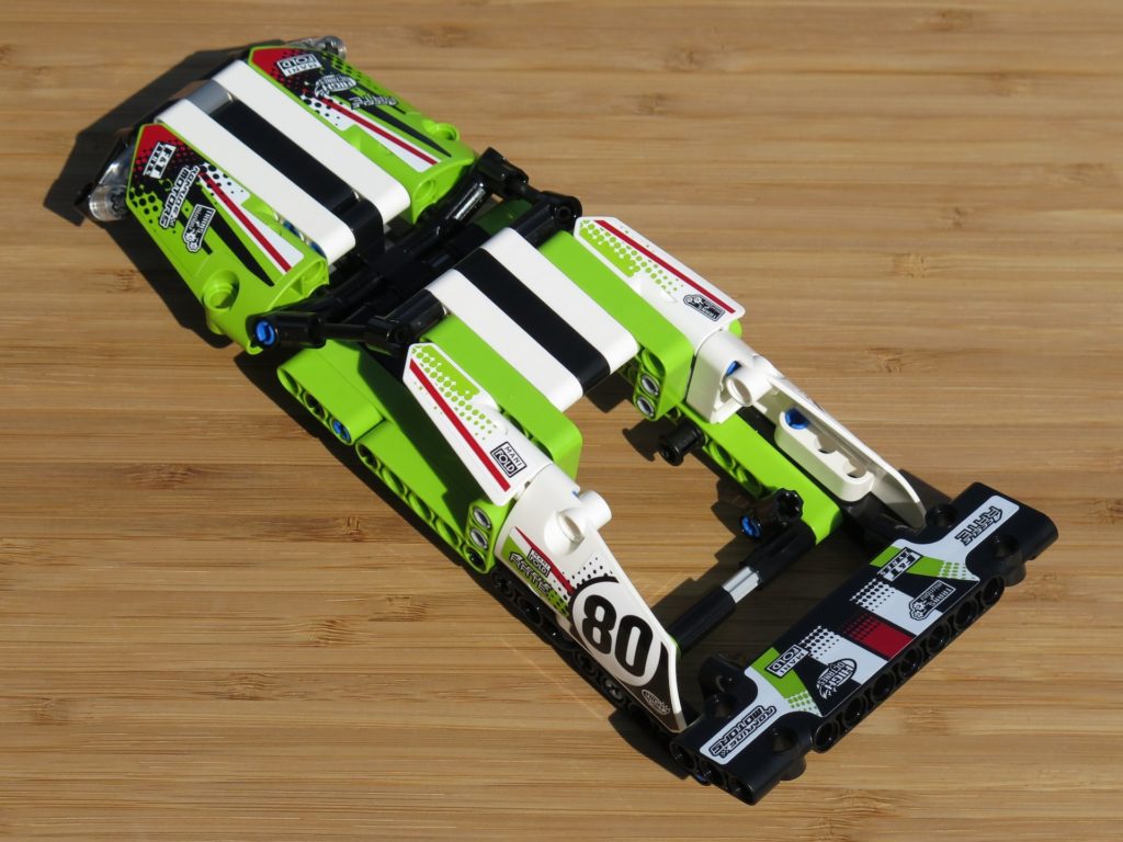 LEGO® Technic Ferngesteuerter Tracked Racer (42065) - Verkleidung links hinten | ©2018 Brickzeit