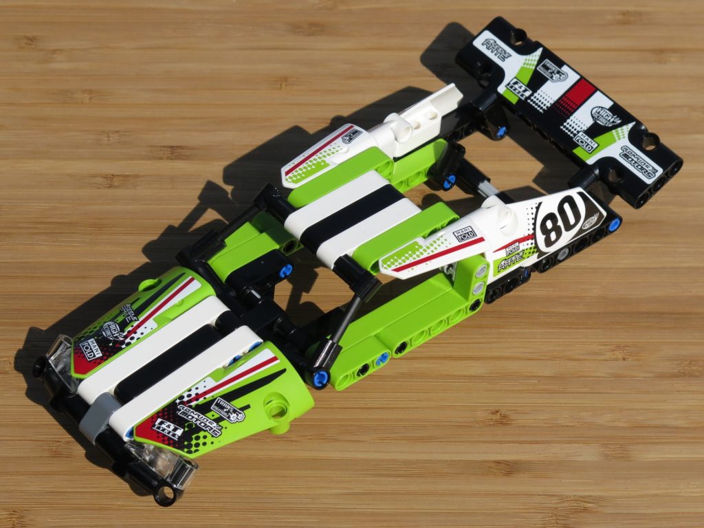 LEGO® Technic Ferngesteuerter Tracked Racer (42065) - Verkleidung links vorne | ©2018 Brickzeit