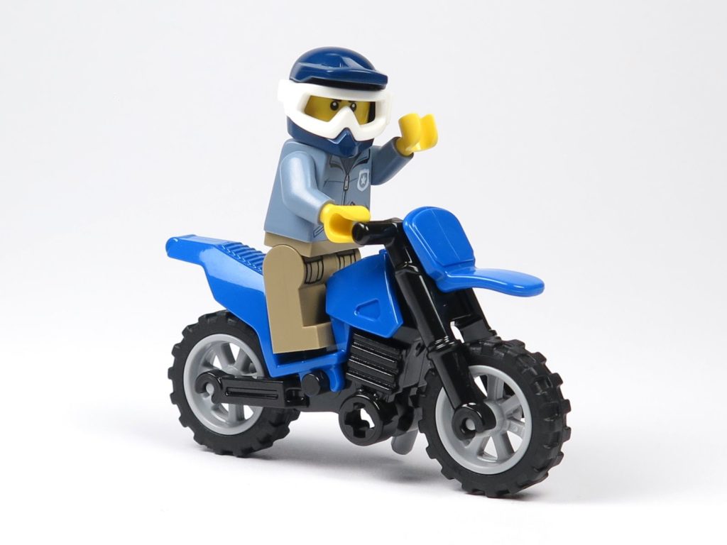 LEGO® City Magazin Nr. 8 - Polizist mit Motorrad | ©2018 Brickzeit