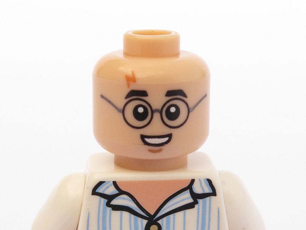 LEGO 71022 - Minifigur 15 - Harry Potter im Schlafanzug - Gesicht mit Narbe | ©2018 Brickzeit