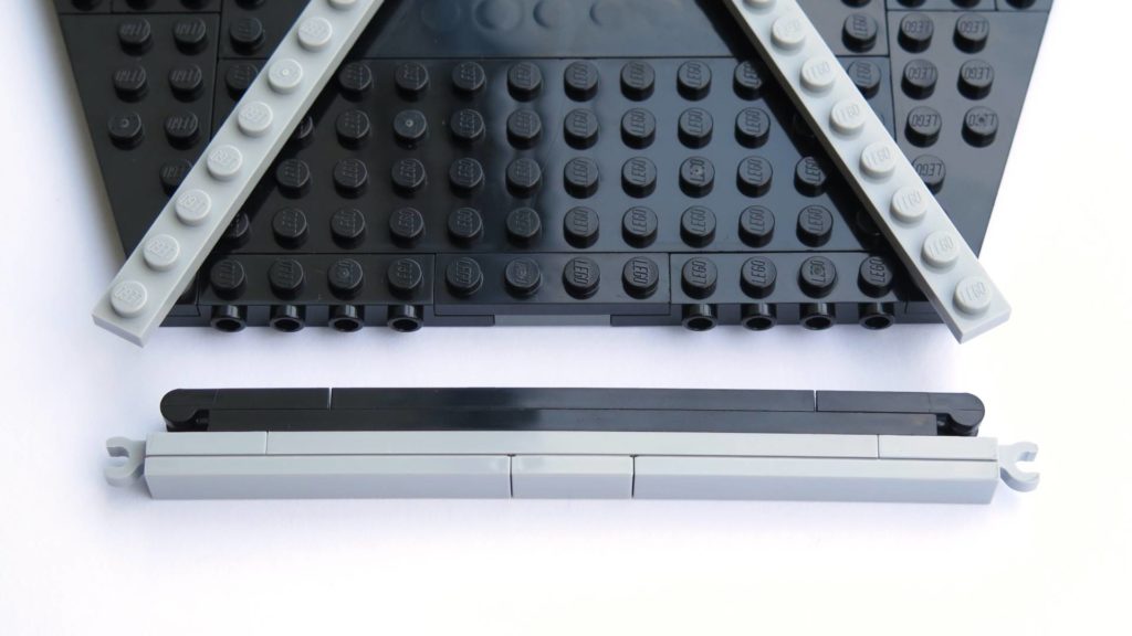 LEGO® 75211 Imperial TIE Fighter - Bauabschnitt 3 - Umrandung, kurze Seite | ©2018 Brickzeit