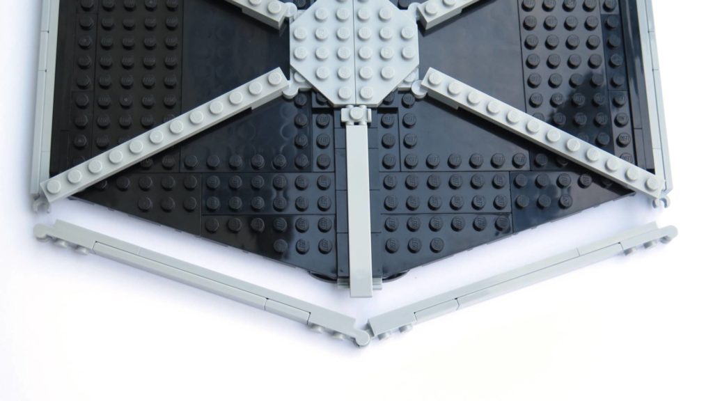 LEGO® 75211 Imperial TIE Fighter - Bauabschnitt 3 - Umrandung, lange Seite | ©2018 Brickzeit