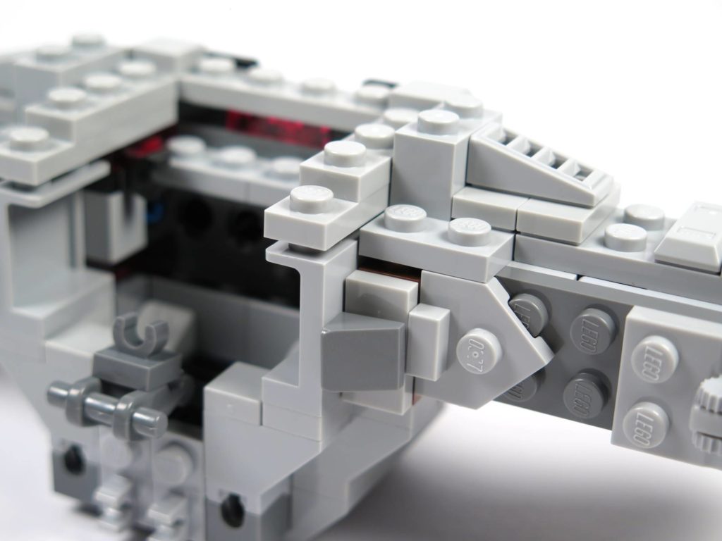 LEGO® 75211 Imperial TIE Fighter - Bauabschnitt 2 - Cockpit wird an Flügelarme befestigt | ©2018 Brickzeit