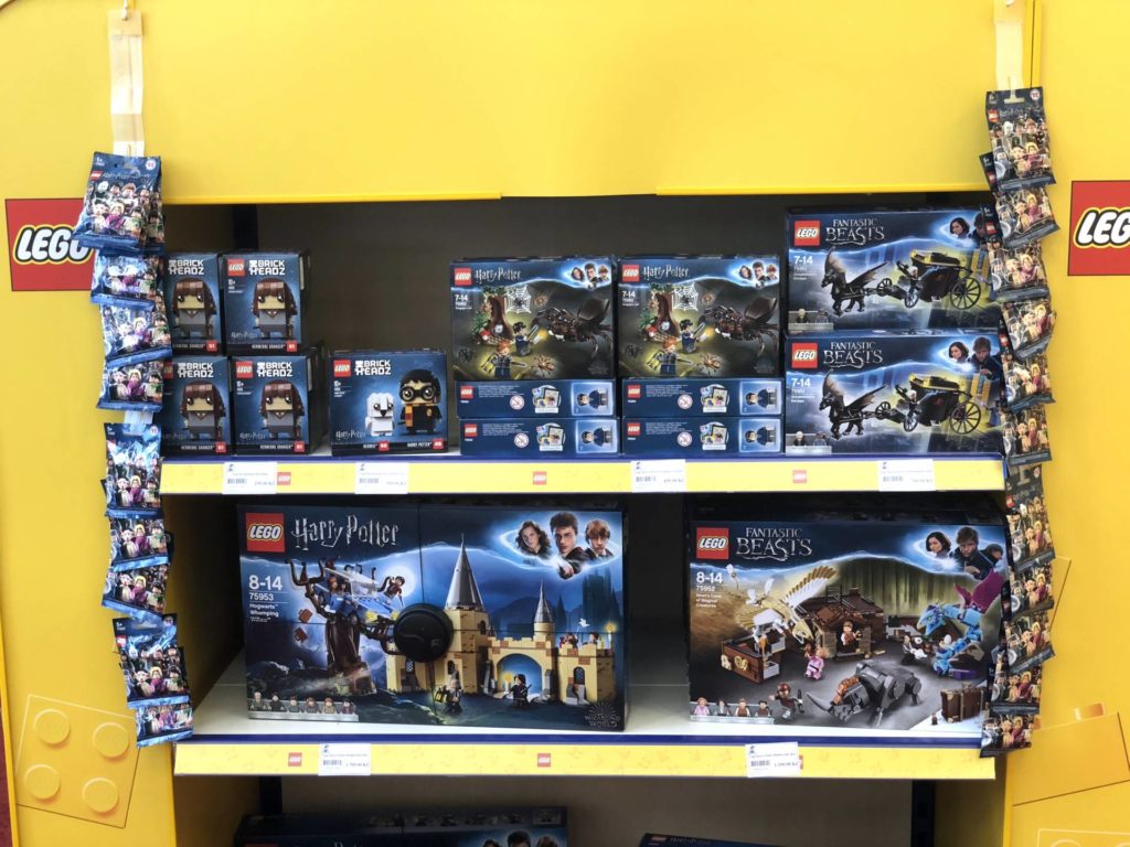 LEGO® Harry Potter bei Bambule in Tschechien - Regal oben | ©2018 Brickzeit