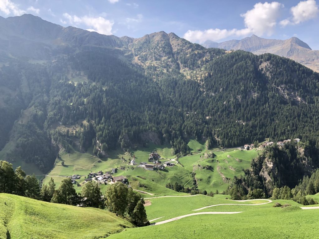 Blick auf Südtiroler Dorf | ©2018 Brickzeit