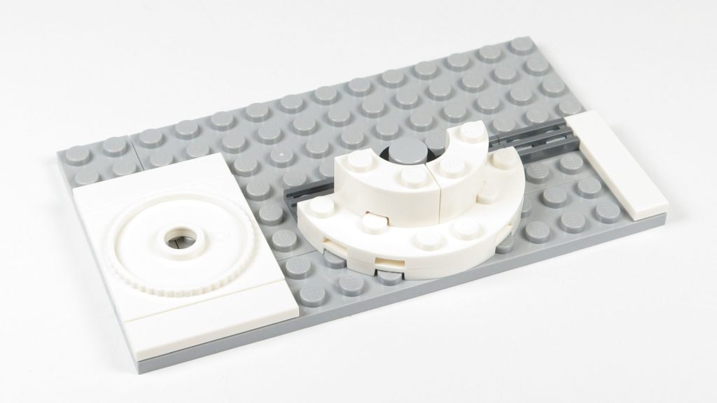 LEGO® Star Wars™ 75203 - Bauabschnitt 3 - halbrunde Plattform erweitert | ©2018 Brickzeit