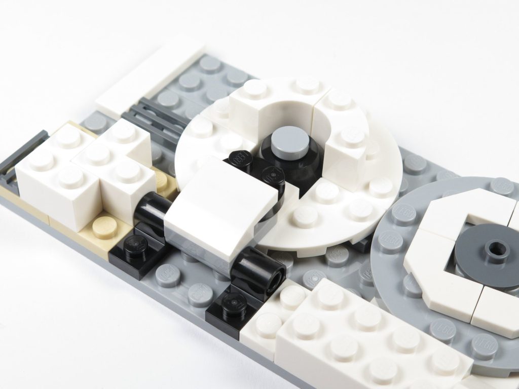 LEGO® Star Wars™ 75203 - Bauabschnitt 3 - kippbare Bodenplatte befestigt | ©2018 Brickzeit