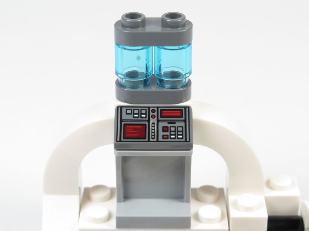 LEGO® Star Wars™ 75203 - Bauabschnitt 3 - Armatur mit blauen Behältern | ©2018 Brickzeit