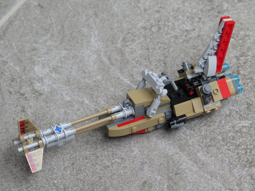LEGO® Star Wars™ 75215 - Enfys Nest's Swoop Bike auf Stein - links, vorne | ©2018 Brickzeit