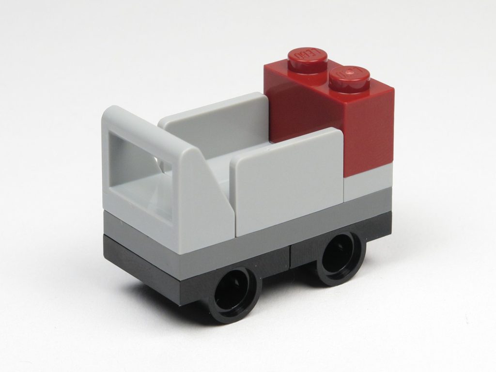 LEGO® 30407 - Gepäckwagen, rechts hinten | ©2018 Brickzeit