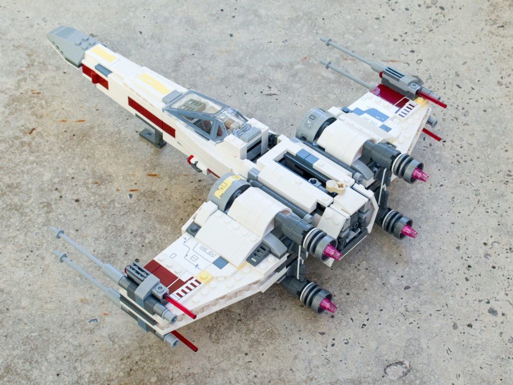 LEGO® Star Wars™ 75218 X-Wing Starfighter™ - hinten links, hg | ©2018 Brickzeit