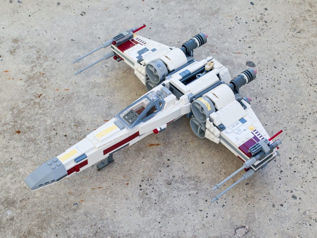 LEGO® Star Wars™ 75218 X-Wing Starfighter™ - vorne, links, hg | ©2018 Brickzeit