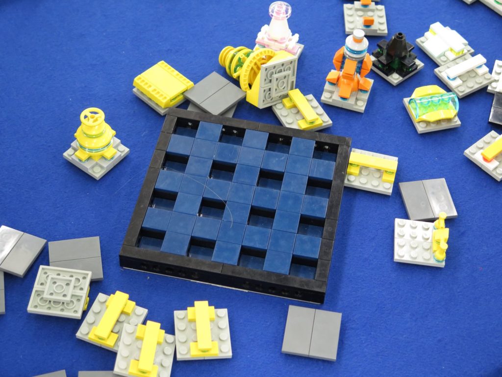 LEGO Micro Moonbase - Bild 3 | ©2018 Brickzeit