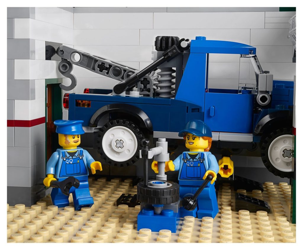 LEGO® Creator Expert 10264 Eckgarage - Tierarztpraxis - Werkstatt | LEGO© Gruppe