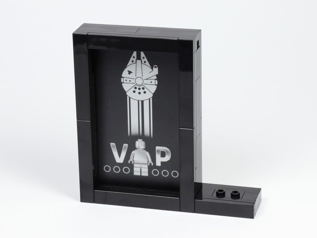 LEGO® Präsentationsständer für die schwarze VIP-Karte (5005747) - Aufbau | ©2018 Brickzeit
